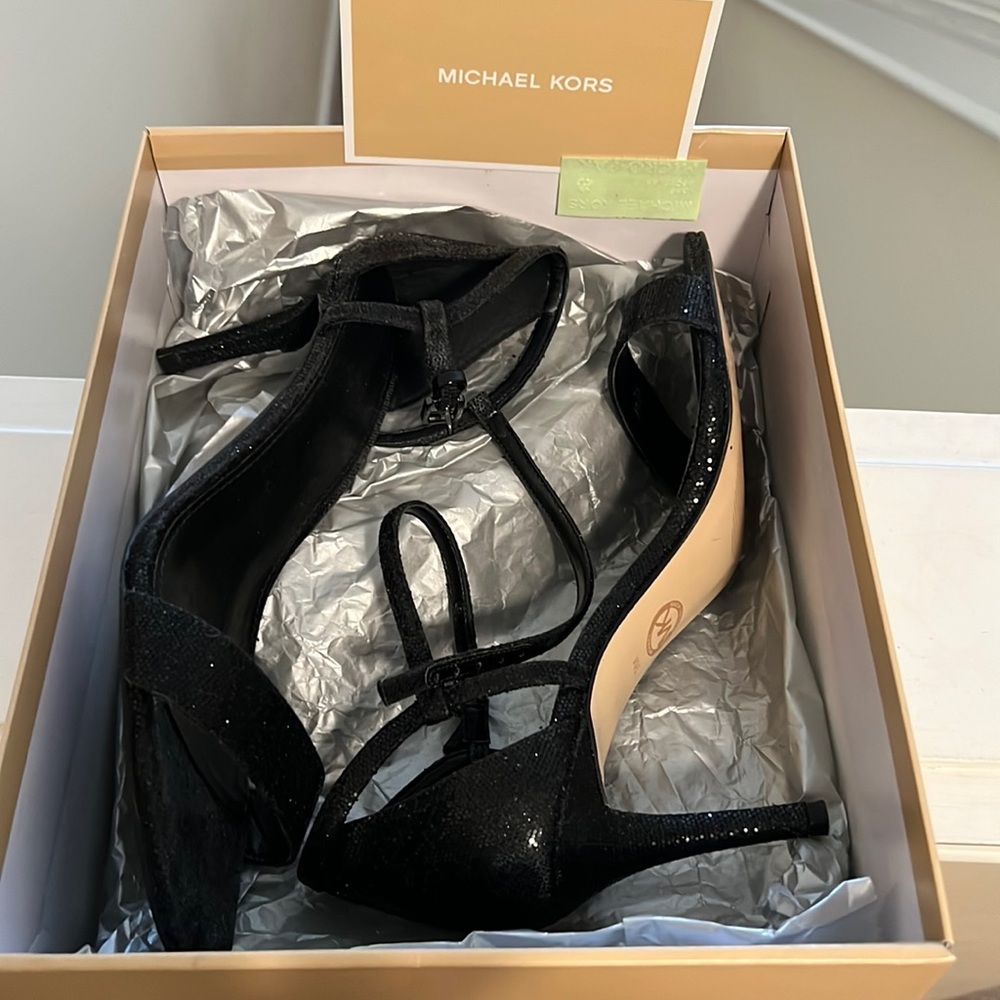 Michael Kors, glitter fabric sandals. Black. Size 9 good condition.